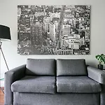 Me2 APTO 2Q Apartamento moderno, completo, á uma quadra do shopping Beira Mar CA31